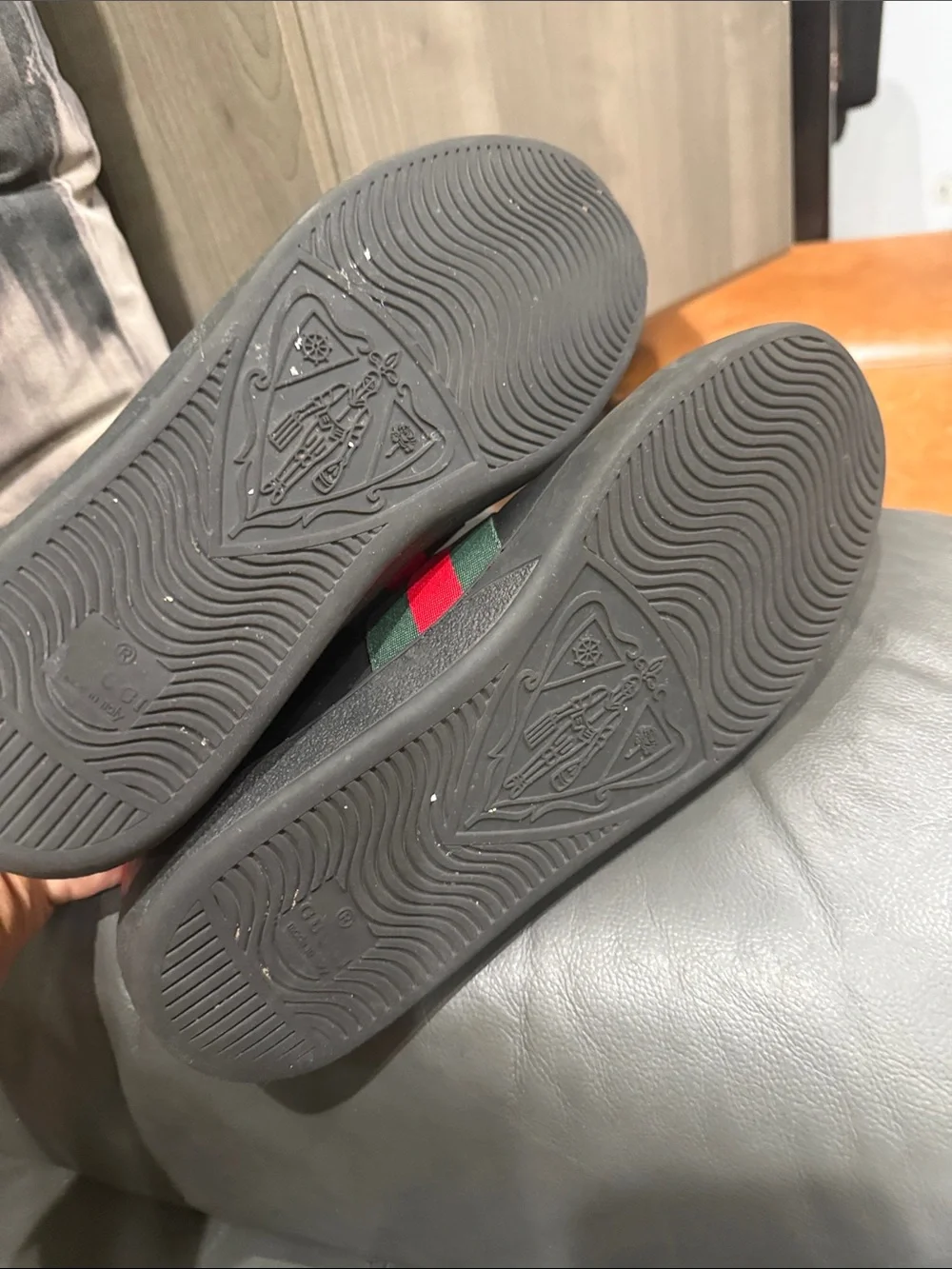 Gucci Black Leather Low-Top Sneakers with Red & Green Web